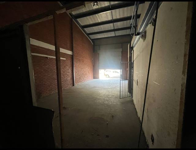 395M² WAREHOUSE TO LET IN CROWN